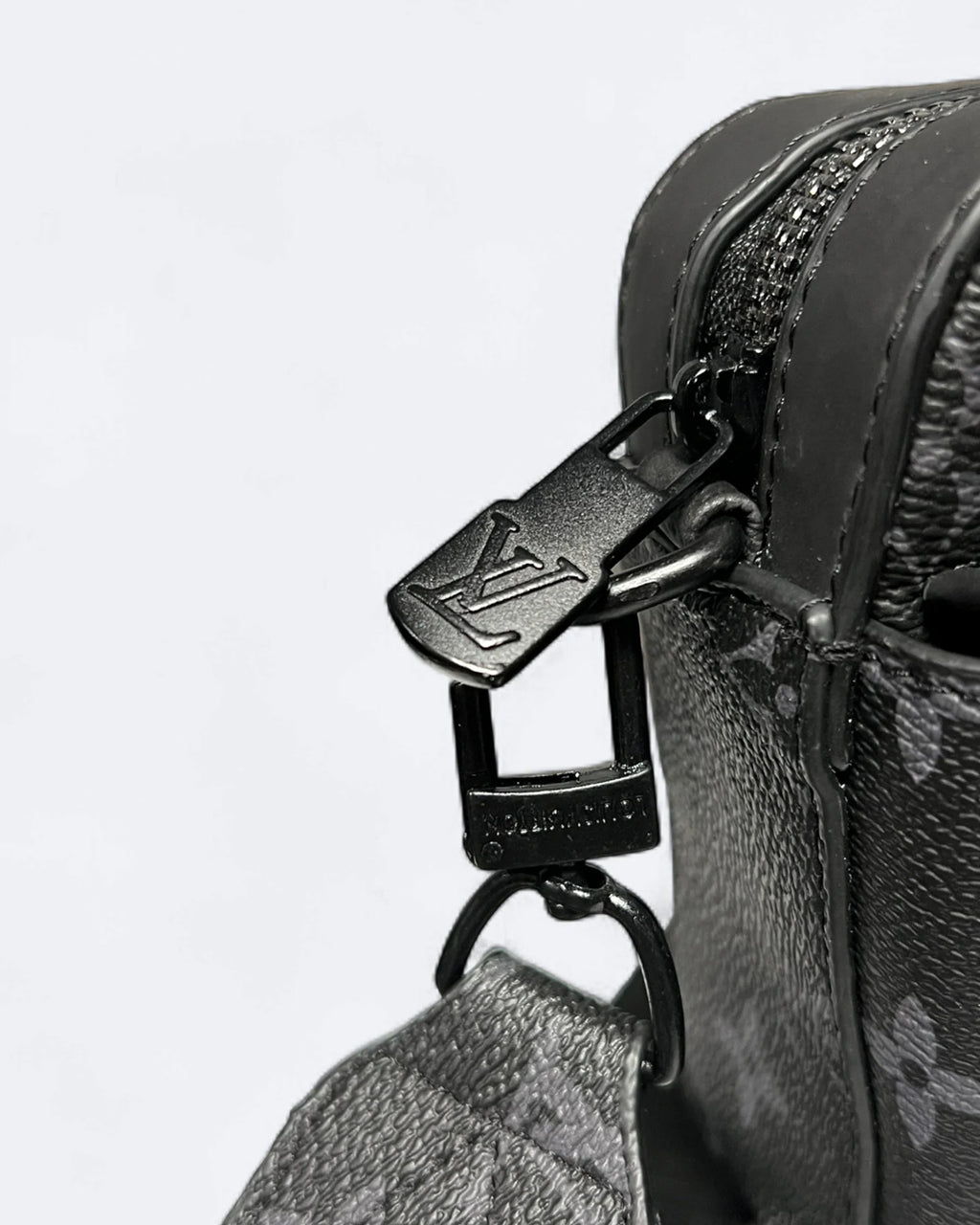 LVTN - Pattern Mini Messenger Bag - Black