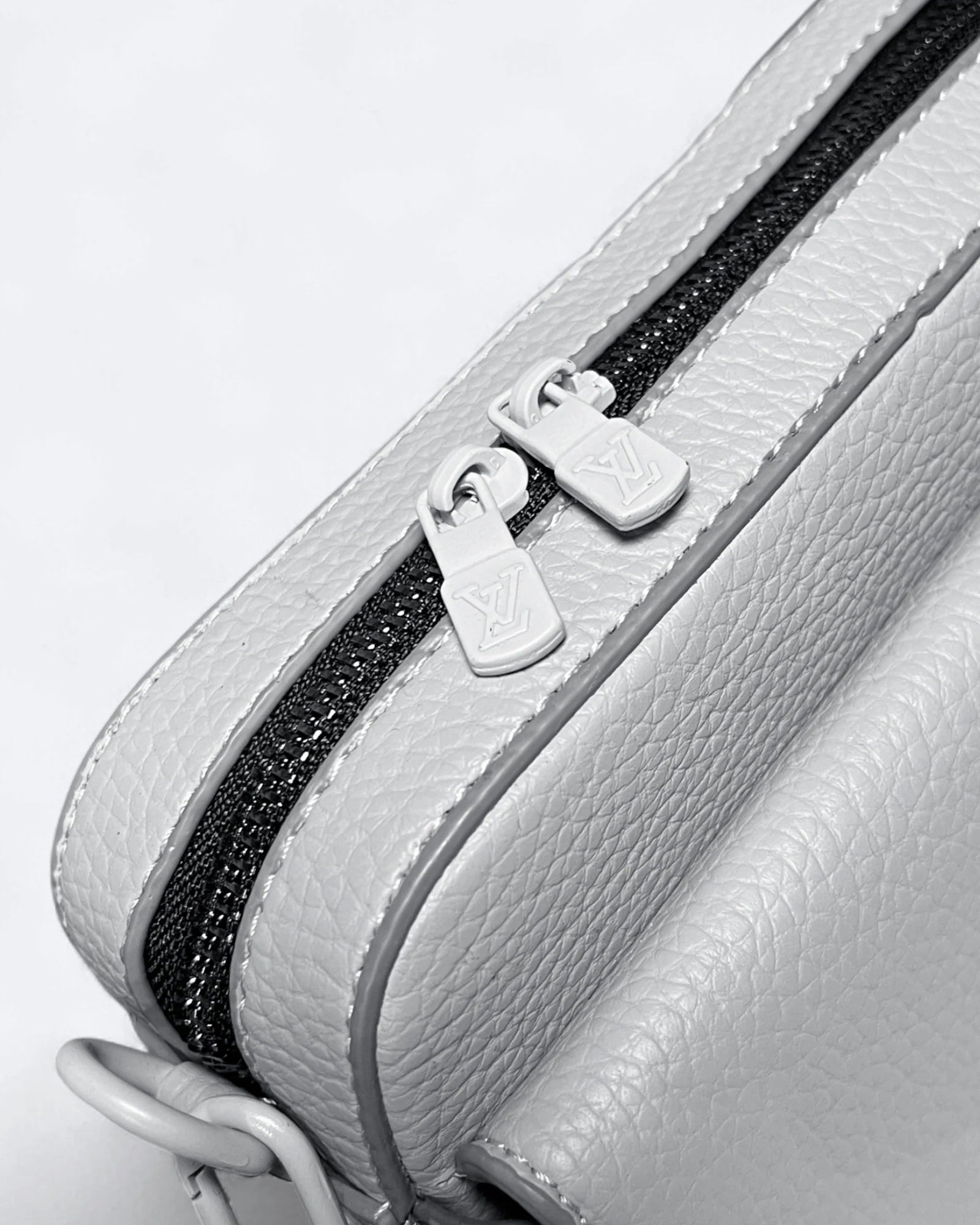 LVTN - Leather Mini Messenger Bag - Light Gray