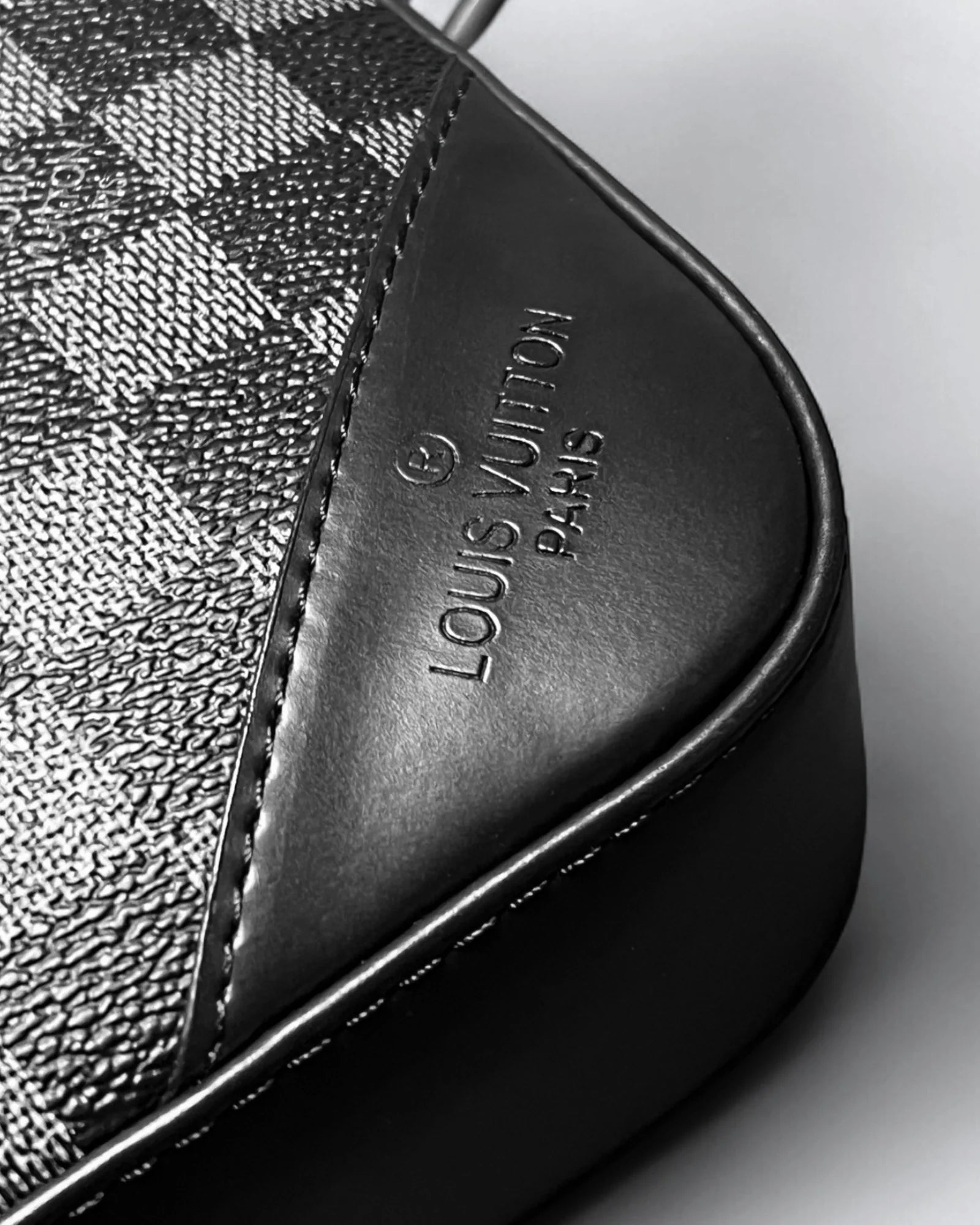 LVTN - Damier Pattern Duo Messenger Bag - Black