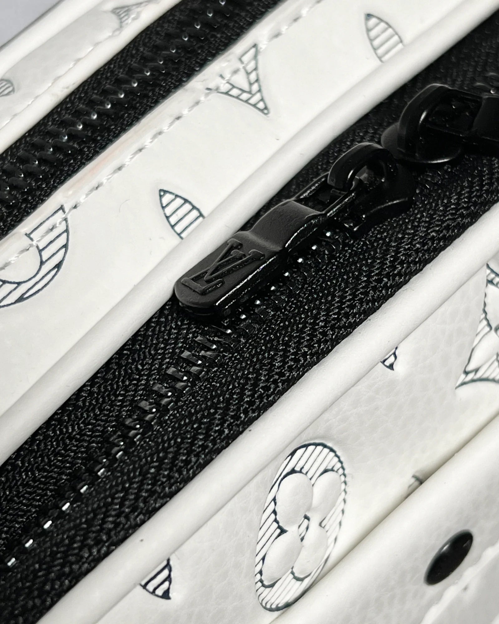 LVTN - Alpha Crossbody Bag - White/Dark Blue